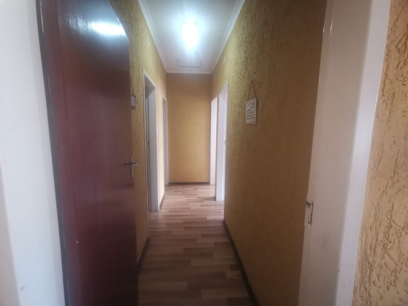 Spacious Family Home for Sale - Photo 7