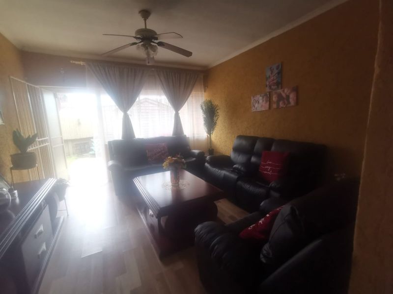 Spacious Family Home for Sale - Photo 6