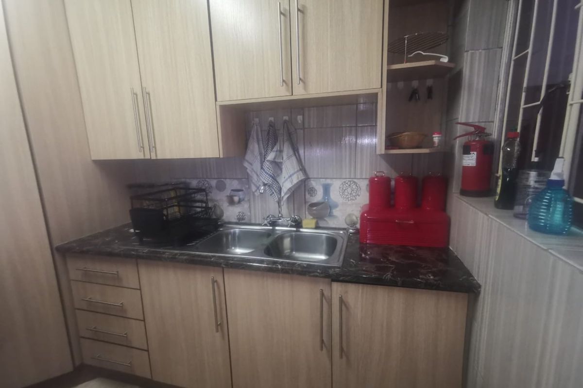 Spacious Family Home for Sale - Photo 3