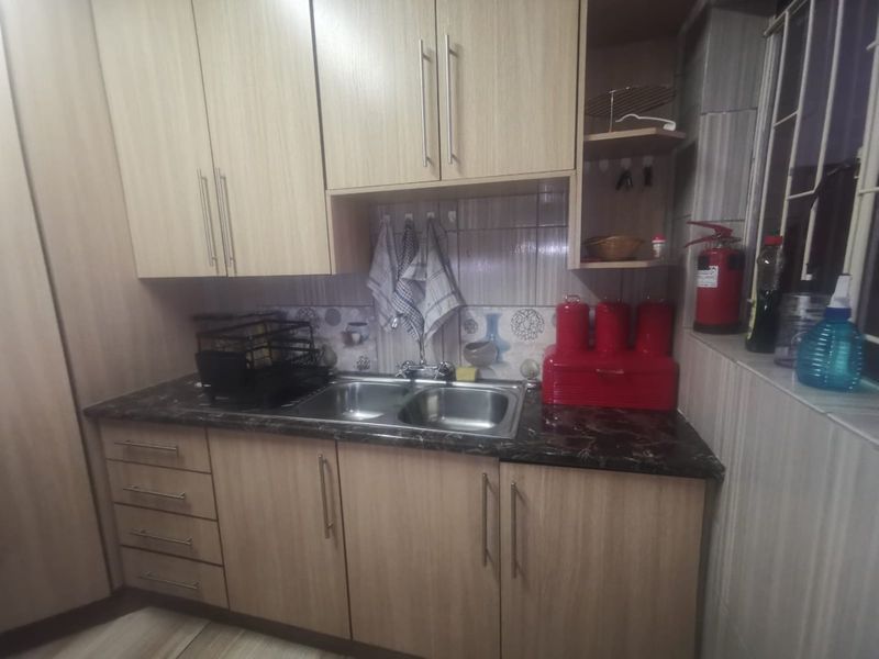 Spacious Family Home for Sale - Photo 3