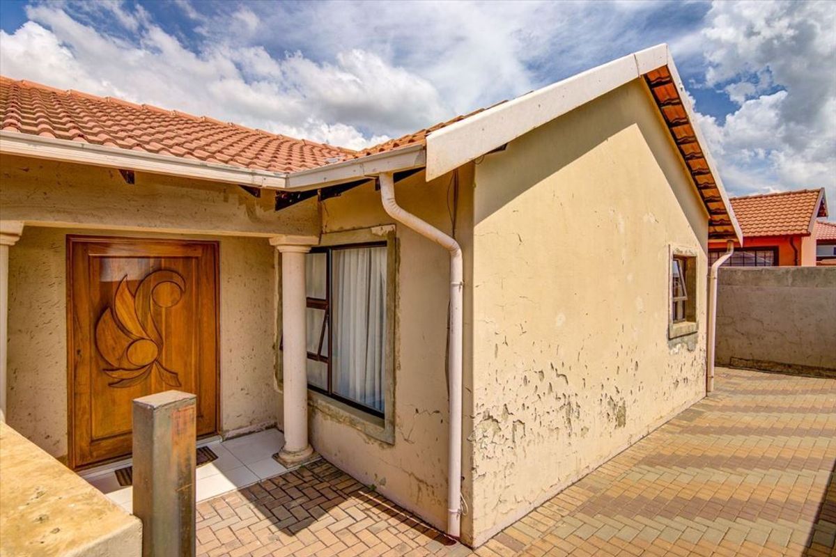 4 Bed House in Commercia for Sale - Photo 3