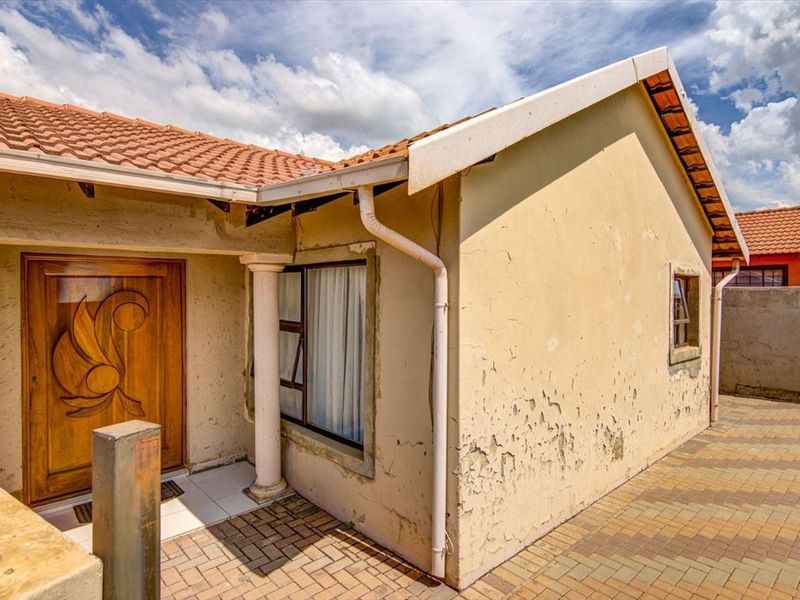 4 Bed House in Commercia for Sale - Photo 3