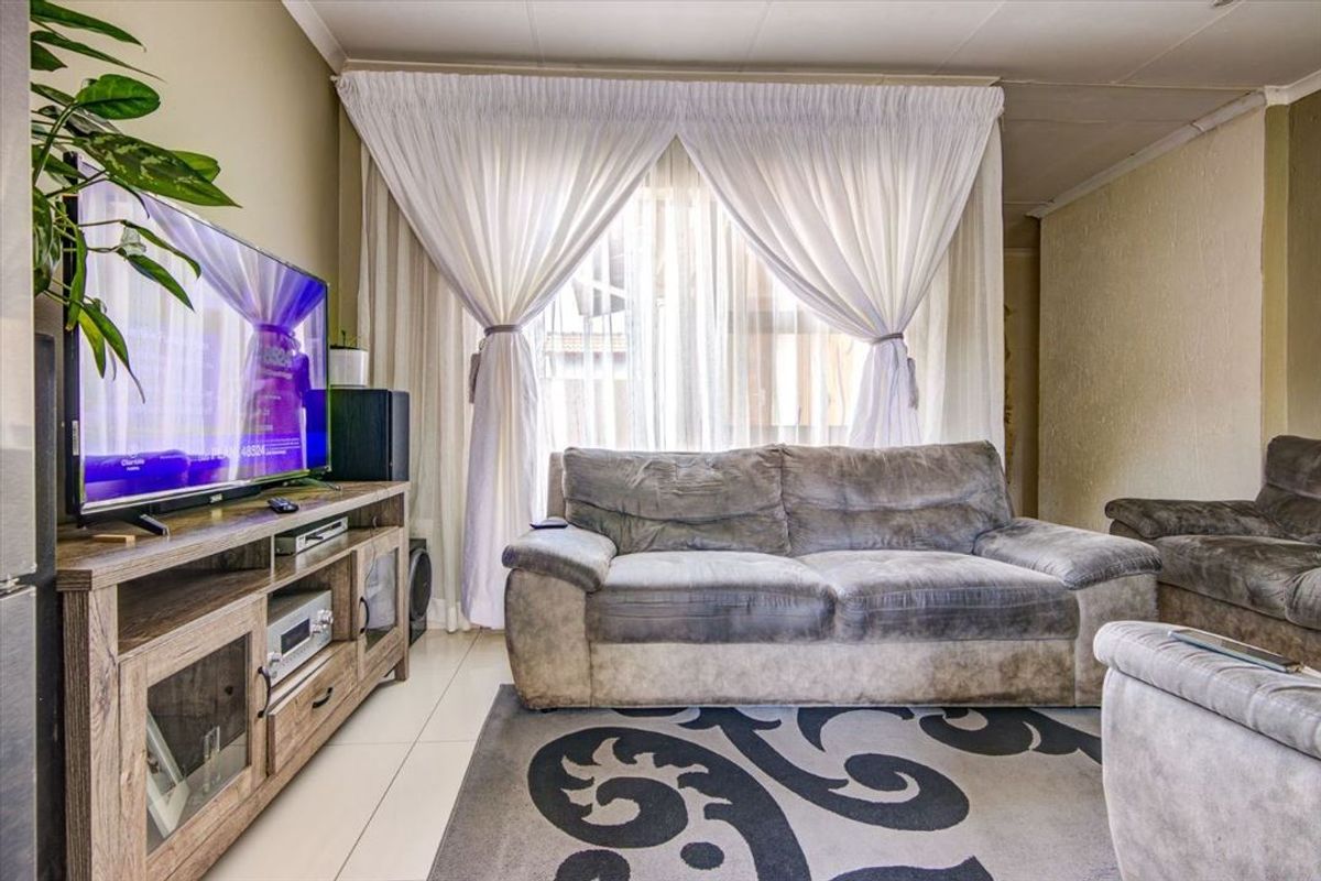 4 Bed House in Commercia for Sale - Photo 2