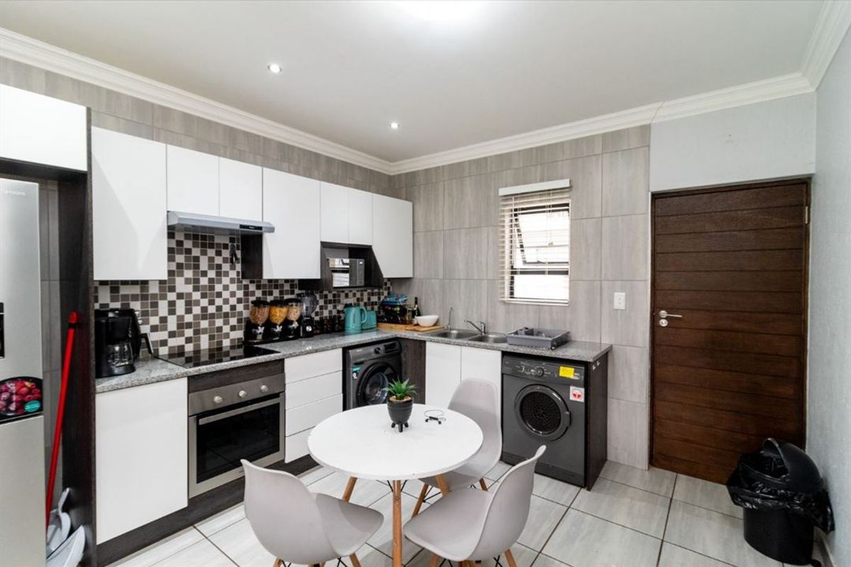 House Features Overview - Photo 2