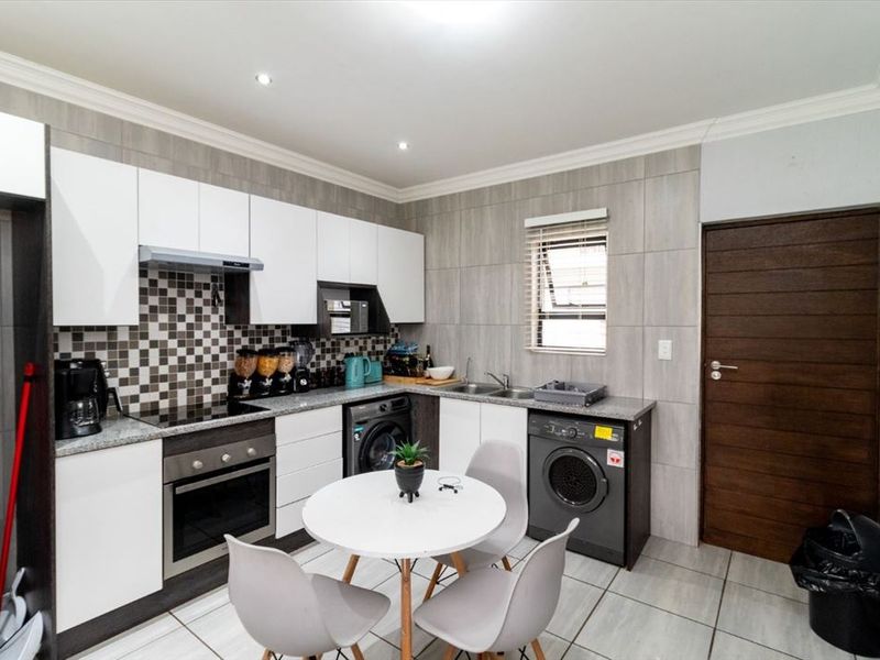 House Features Overview - Photo 2