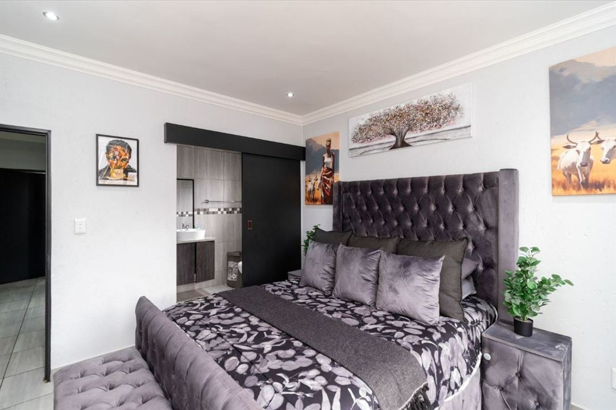 House Features Overview - Photo 3