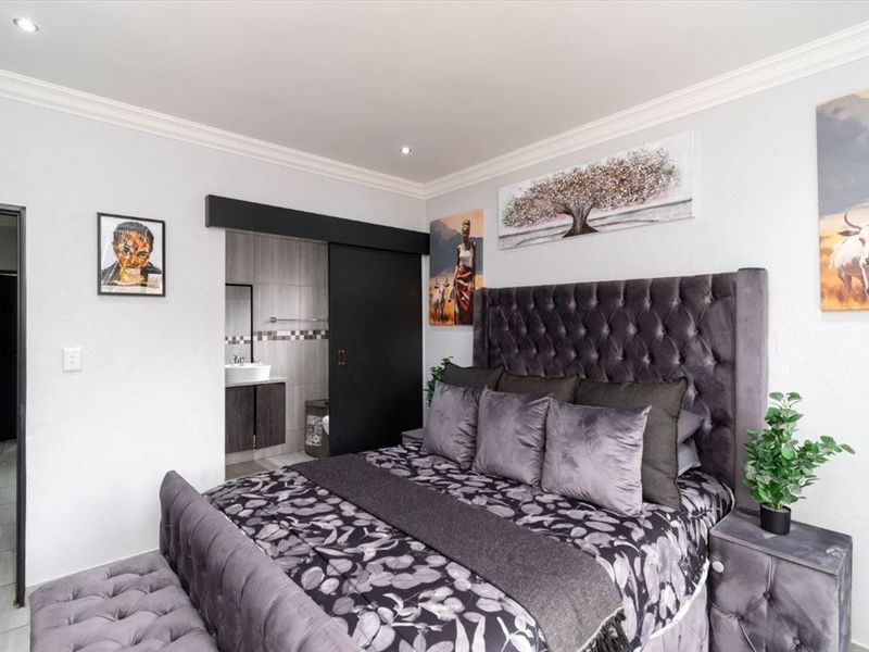 House Features Overview - Photo 3