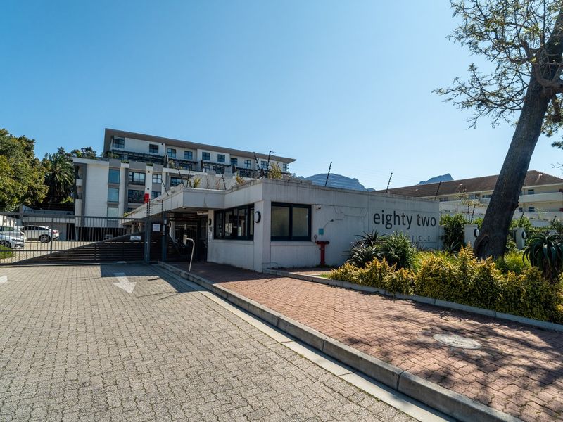 Discover Contemporary Comfort in Upper Kenilworth - Photo 2