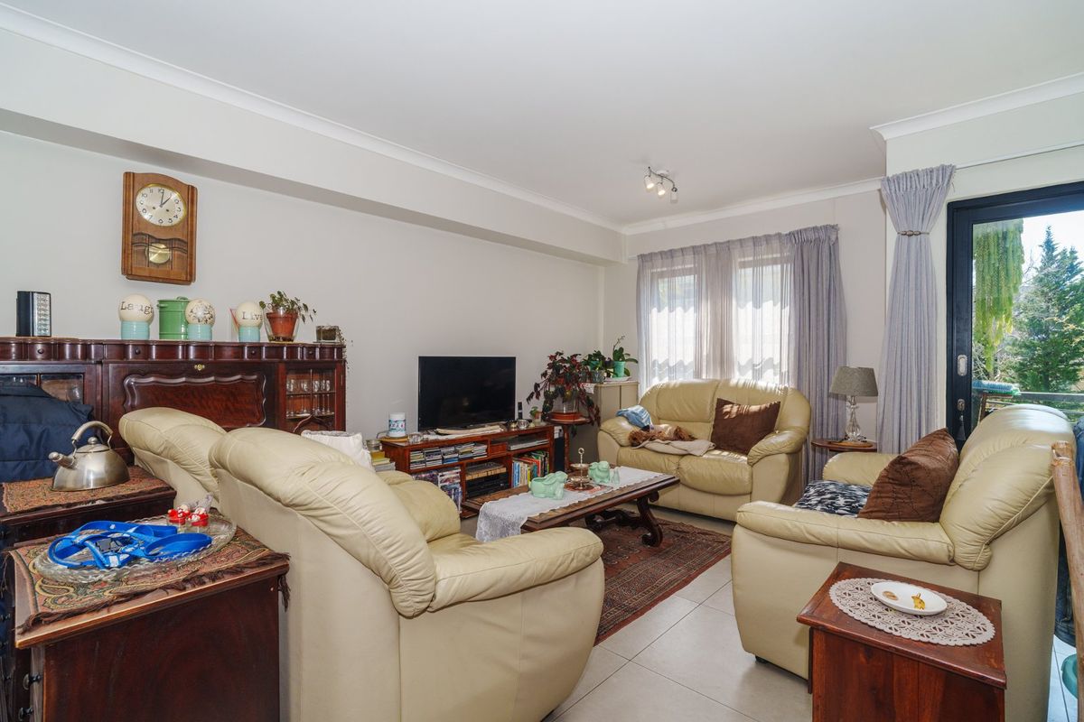 Discover Contemporary Comfort in Upper Kenilworth - Photo 4