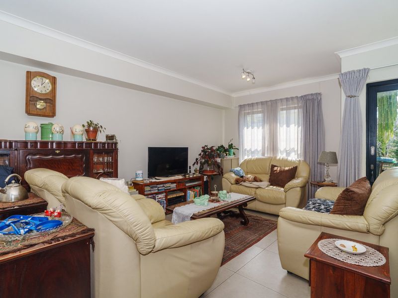 Discover Contemporary Comfort in Upper Kenilworth - Photo 4