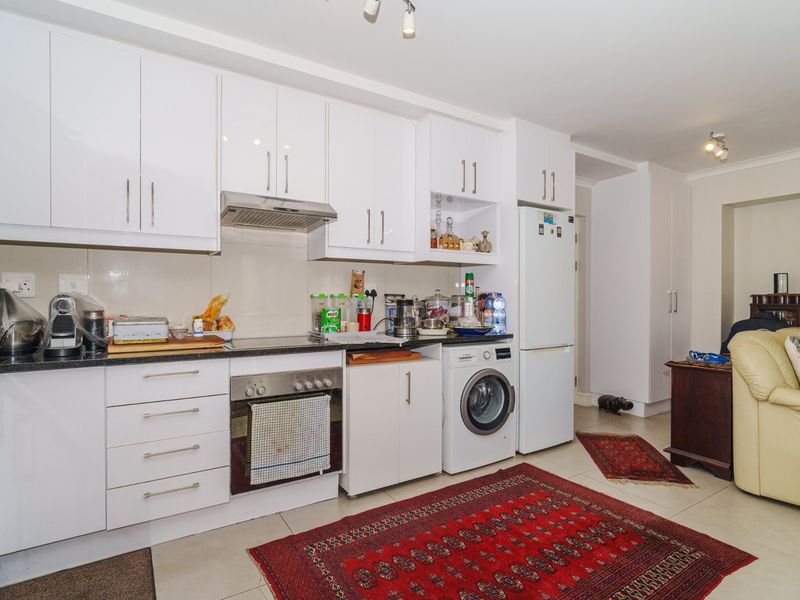 Discover Contemporary Comfort in Upper Kenilworth - Photo 9