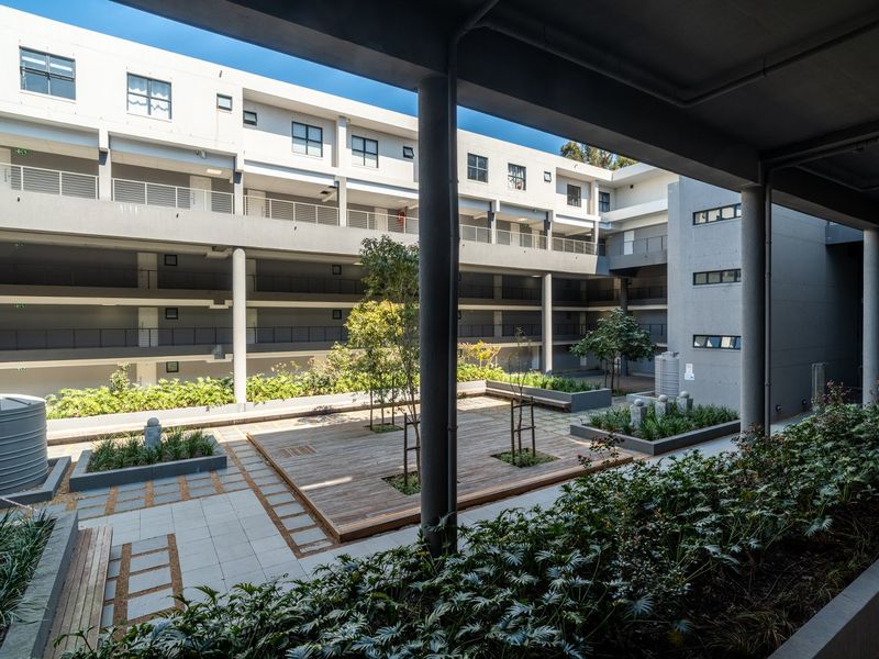 Discover Contemporary Comfort in Upper Kenilworth - Photo 3