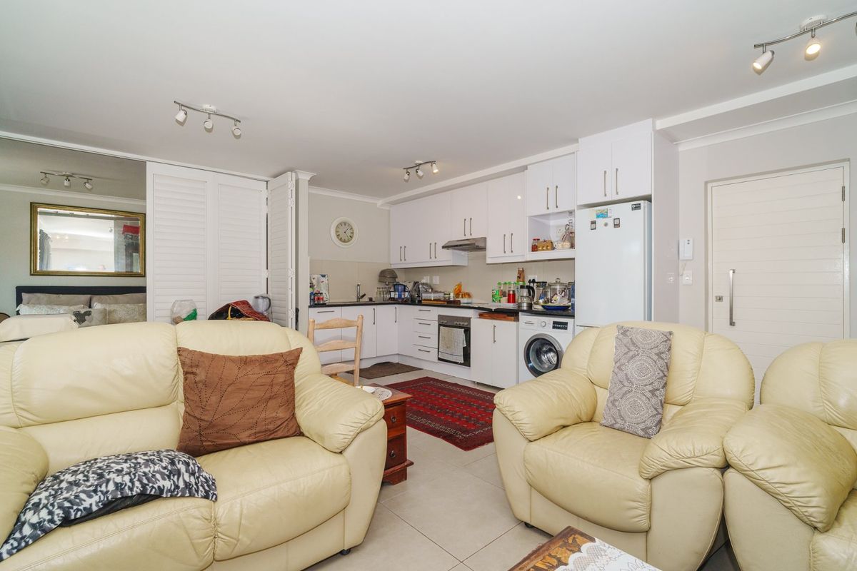 Discover Contemporary Comfort in Upper Kenilworth - Photo 5