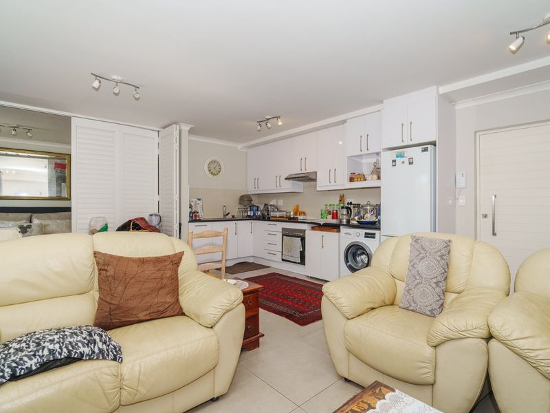 Discover Contemporary Comfort in Upper Kenilworth - Photo 5