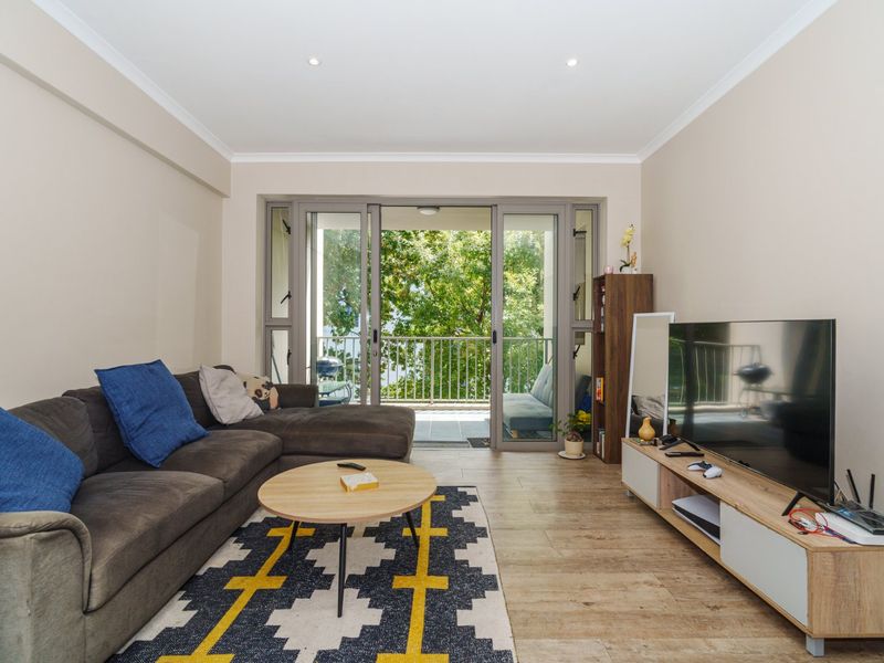 Welcome to 21 on Wellington – a modern sanctuary where style and comfort blend seamlessly in the vibrant heart of Upper Wynberg. - Photo 9