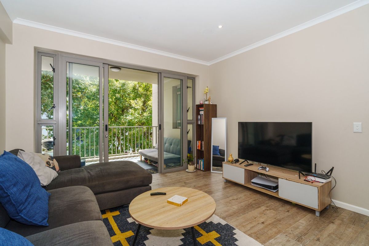 Welcome to 21 on Wellington – a modern sanctuary where style and comfort blend seamlessly in the vibrant heart of Upper Wynberg. - Photo 4