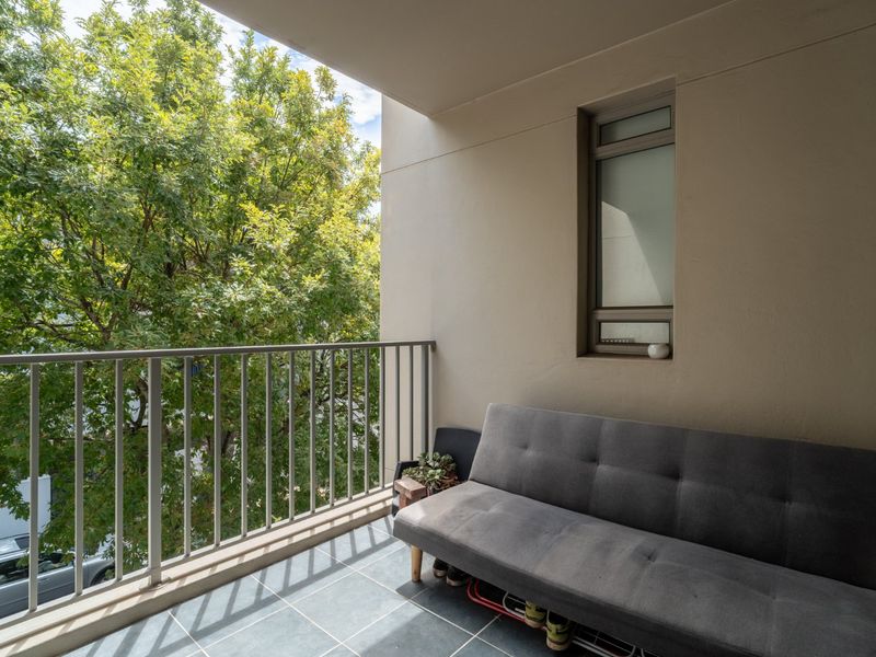 Welcome to 21 on Wellington – a modern sanctuary where style and comfort blend seamlessly in the vibrant heart of Upper Wynberg. - Photo 7