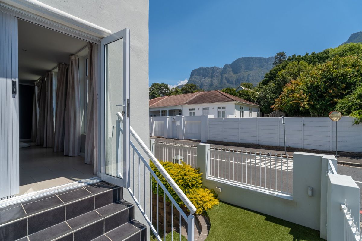 Stylish Triple-Storey Home in Prime Rondebosch Location – Turnkey Investment (Airbnb) Opportunity - Photo 2