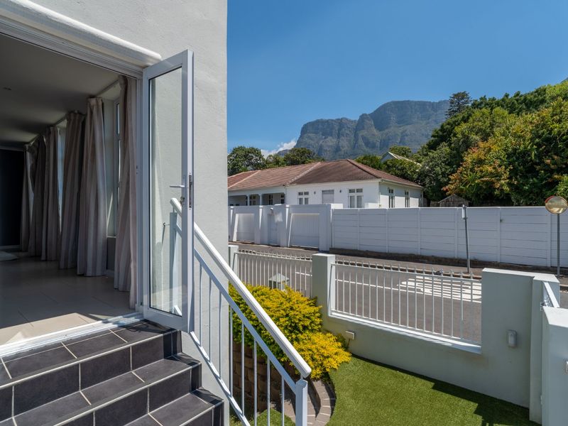 Stylish Triple-Storey Home in Prime Rondebosch Location – Turnkey Investment (Airbnb) Opportunity - Photo 2