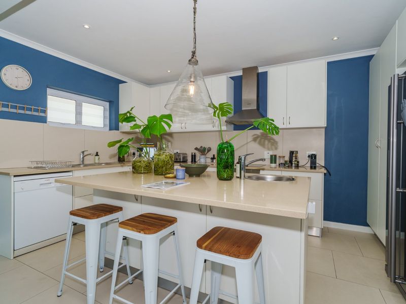 Stylish Triple-Storey Home in Prime Rondebosch Location – Turnkey Investment (Airbnb) Opportunity - Photo 8