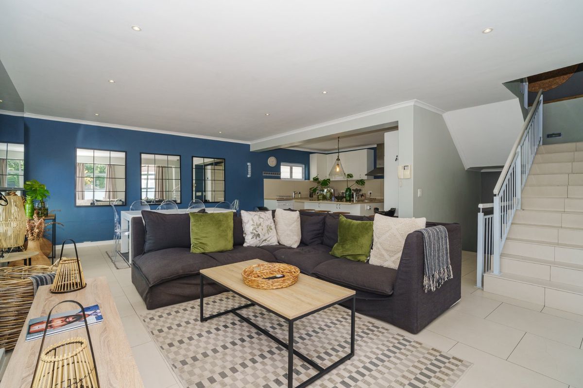 Stylish Triple-Storey Home in Prime Rondebosch Location – Turnkey Investment (Airbnb) Opportunity - Photo 4