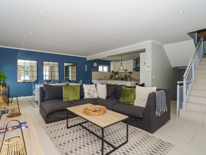 Stylish Triple-Storey Home in Prime Rondebosch Location – Turnkey Investment (Airbnb) Opportunity - Photo 4
