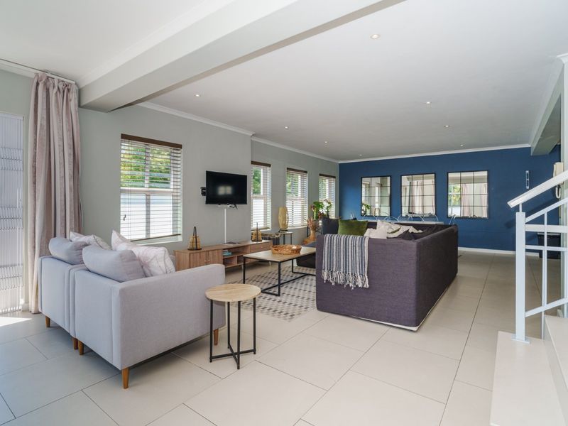 Stylish Triple-Storey Home in Prime Rondebosch Location – Turnkey Investment (Airbnb) Opportunity - Photo 3