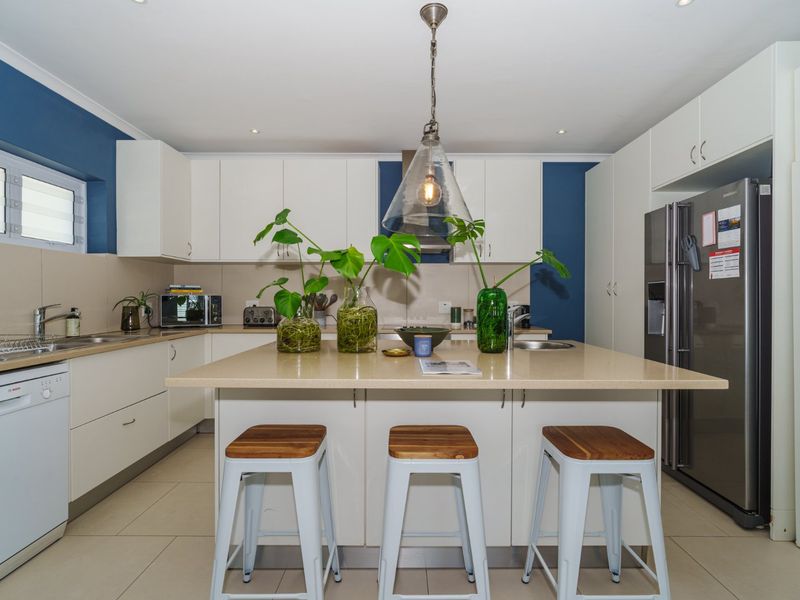 Stylish Triple-Storey Home in Prime Rondebosch Location – Turnkey Investment (Airbnb) Opportunity - Photo 9