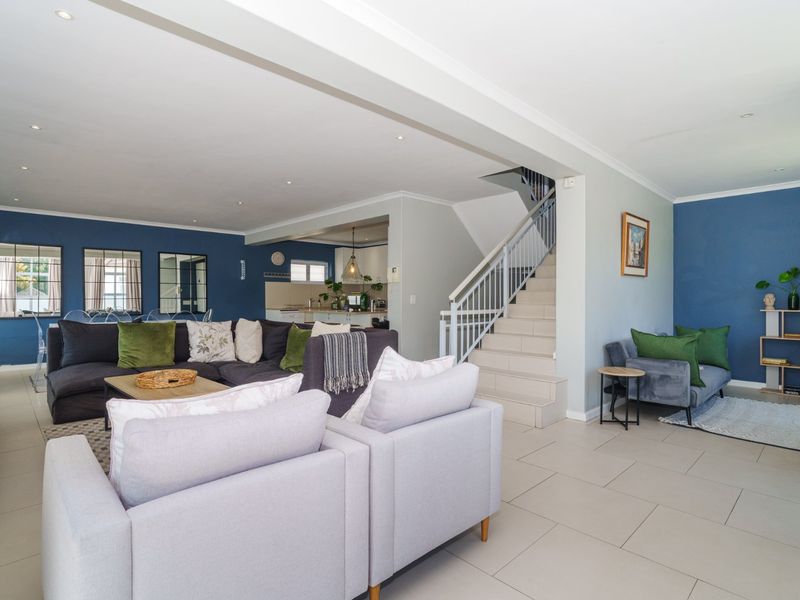 Stylish Triple-Storey Home in Prime Rondebosch Location – Turnkey Investment (Airbnb) Opportunity - Photo 6