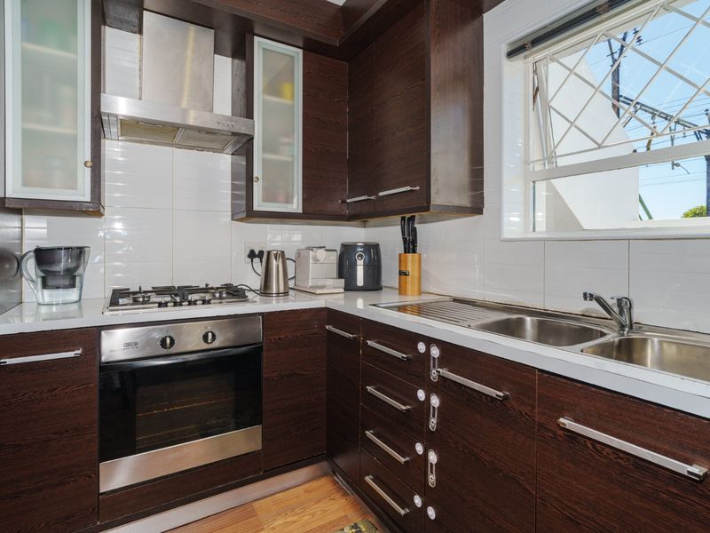 Charming 3-Bedroom Townhouse, Enjoy Secure Living at Rondebosch Close - Photo 8