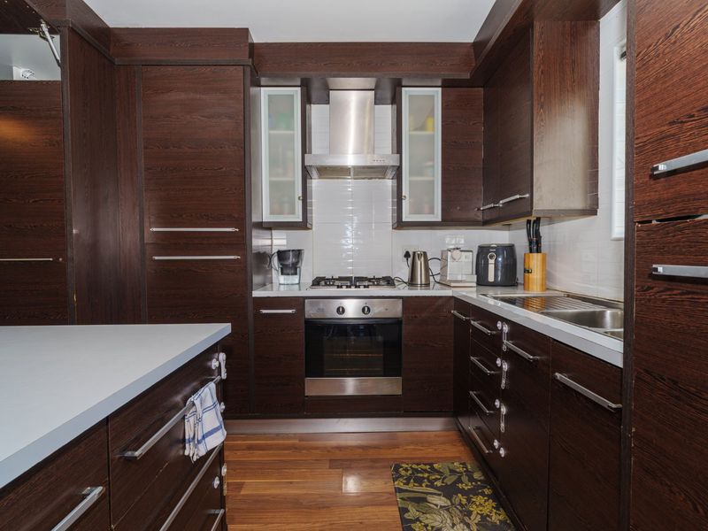 Charming 3-Bedroom Townhouse, Enjoy Secure Living at Rondebosch Close - Photo 6