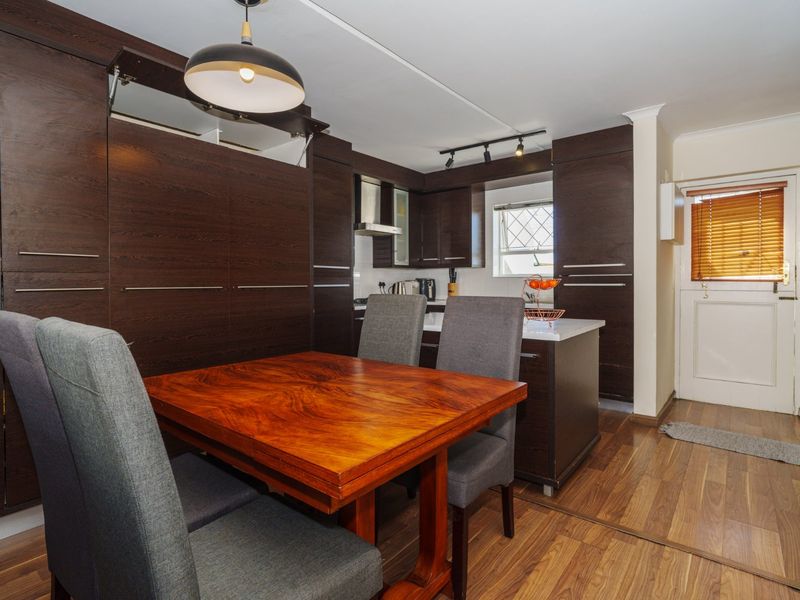 Charming 3-Bedroom Townhouse, Enjoy Secure Living at Rondebosch Close - Photo 5