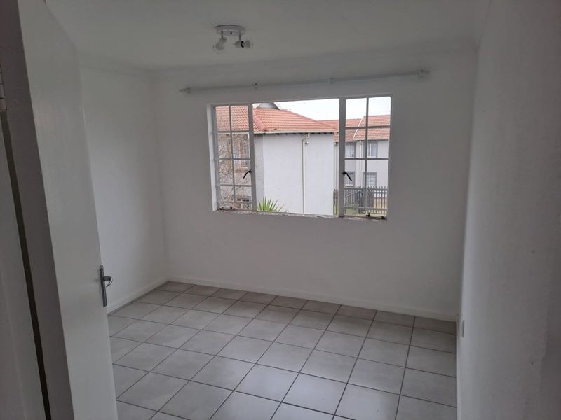 A Perfectly Designed Home for Comfort and Convenience - Photo 6