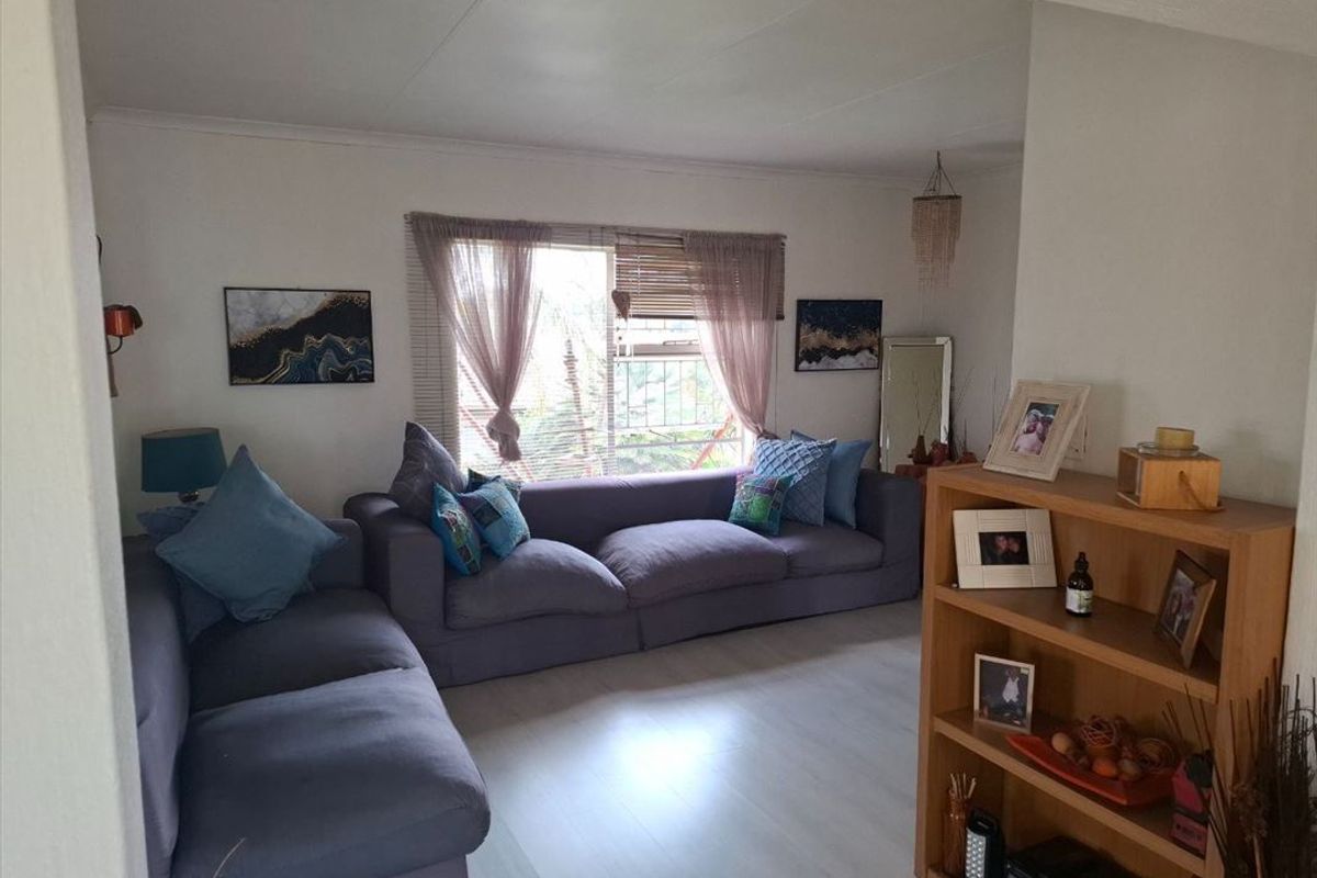 Spacious Family Home with Modern Amenities - Photo 2