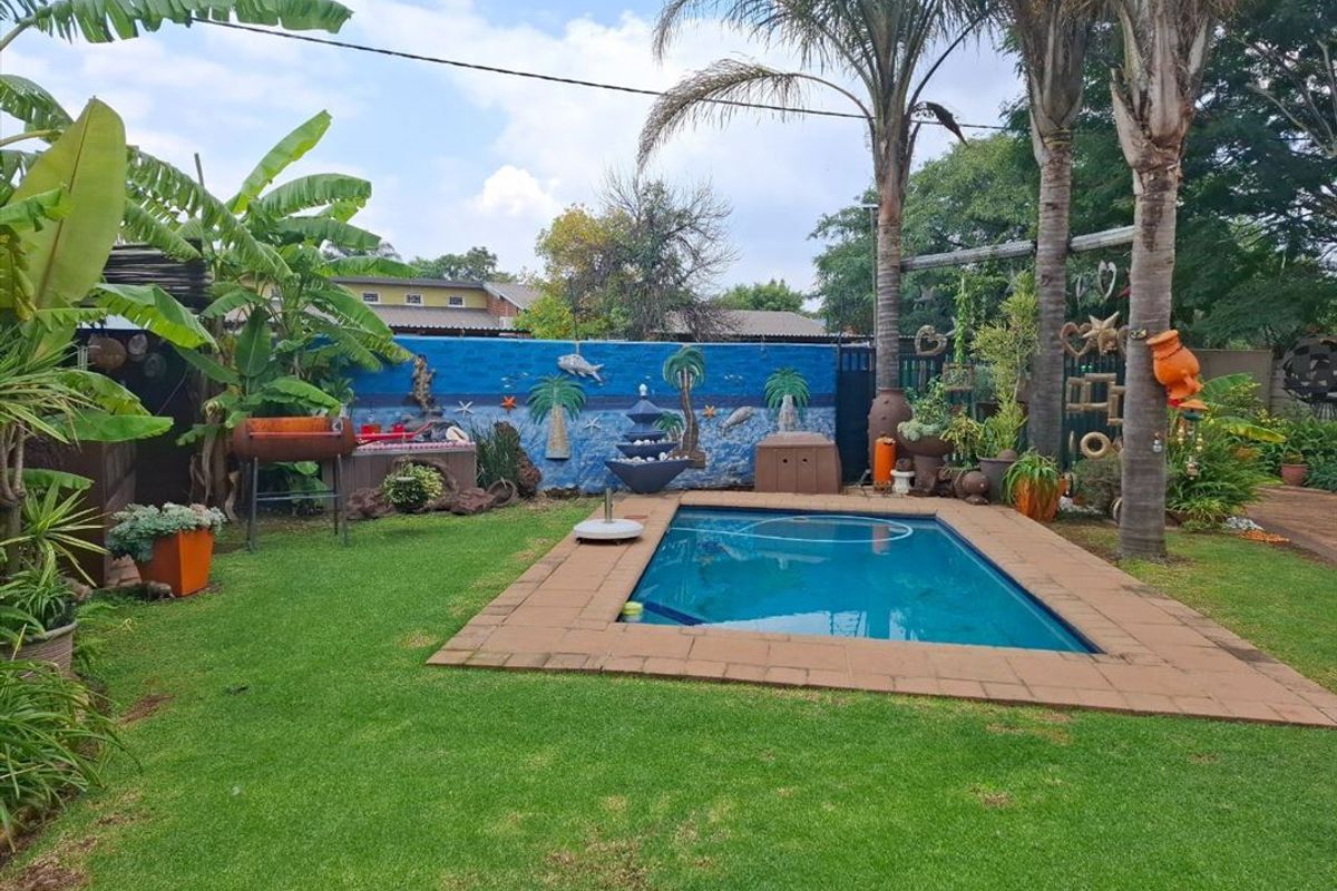 Spacious Family Home with Modern Amenities - Photo 3