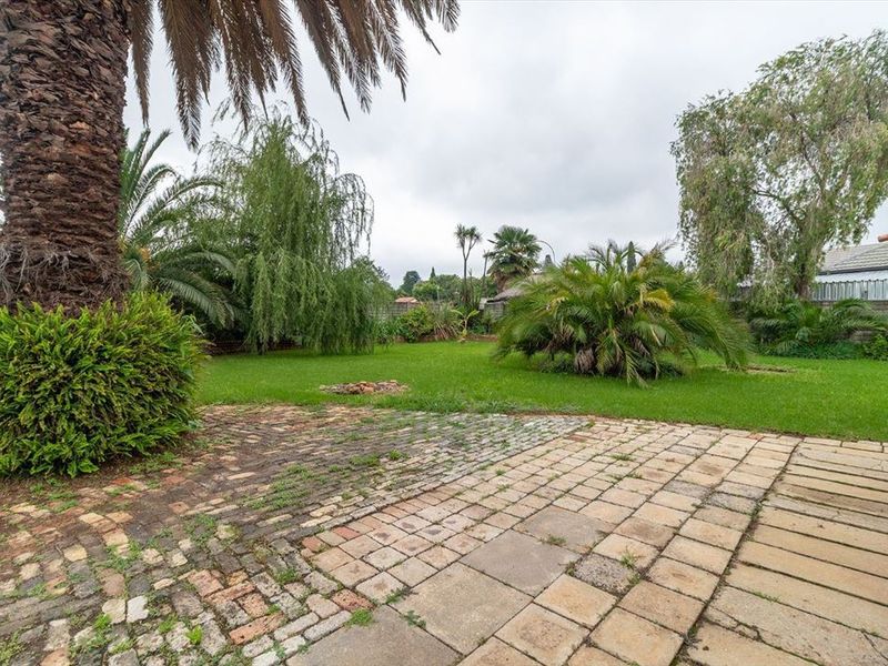 Charming Family Home with Modern Touches - Photo 3