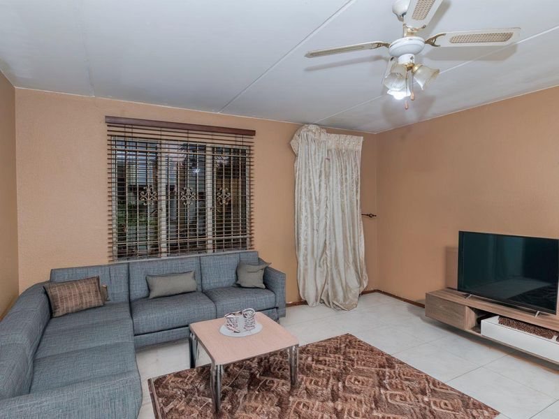 Great Stater or Investment Unit For Sale! - Photo 2