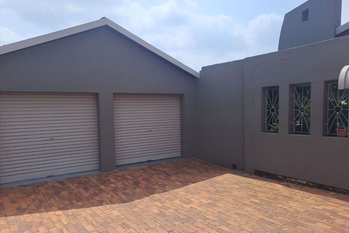 Modern Home with Spacious Living Areas - Photo 3