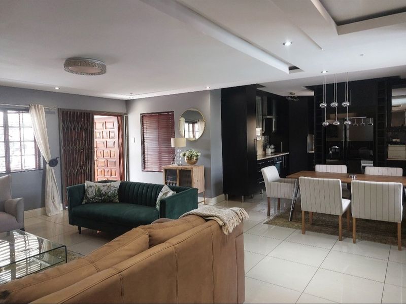 Stunning 3 Bedrooms Freestanding Home in Nelsville - Photo 3