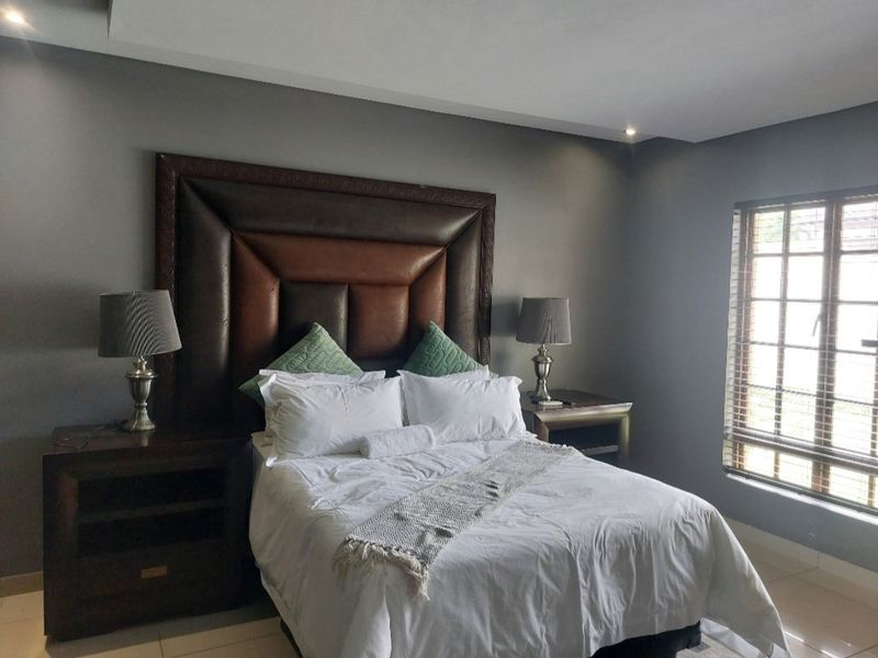 Stunning 3 Bedrooms Freestanding Home in Nelsville - Photo 9