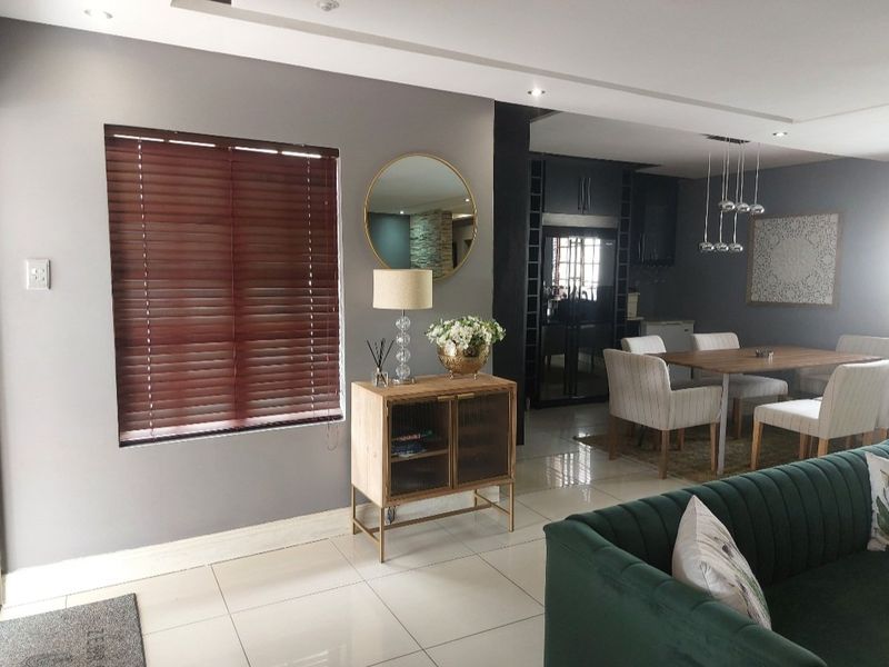 Stunning 3 Bedrooms Freestanding Home in Nelsville - Photo 2