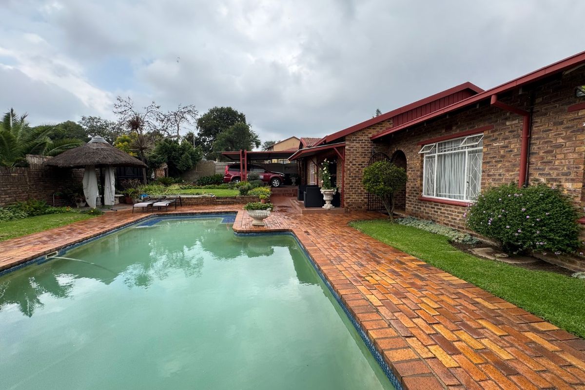 Elegant Family Home with Modern Amenities - Photo 2