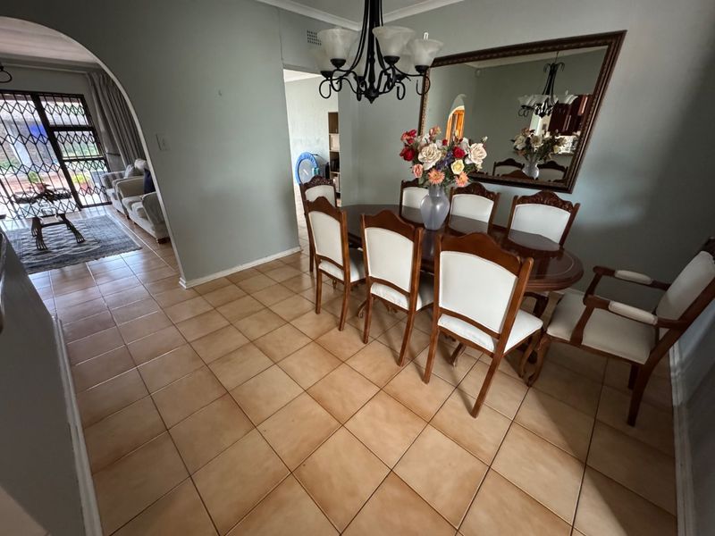 Elegant Family Home with Modern Amenities - Photo 7