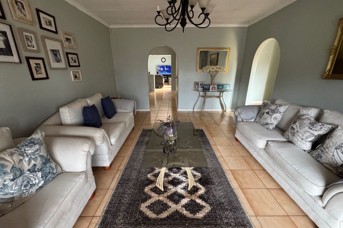 Elegant Family Home with Modern Amenities - Photo 5