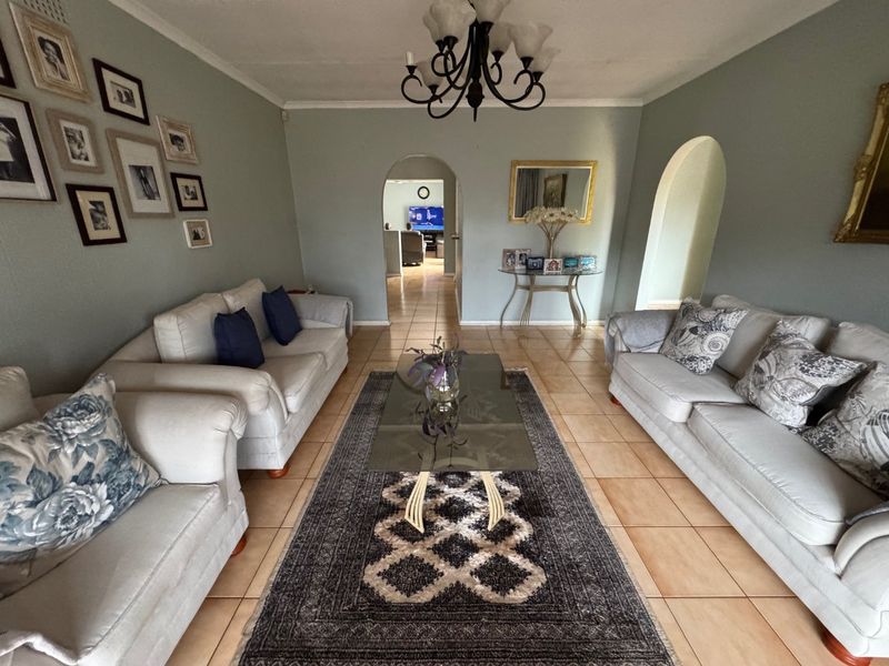 Elegant Family Home with Modern Amenities - Photo 5