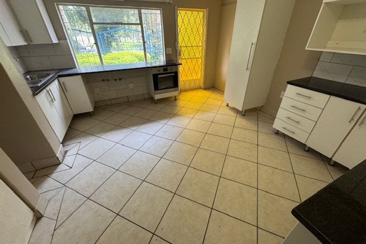 Spacious Family Home with Multiple Living Areas - Photo 4