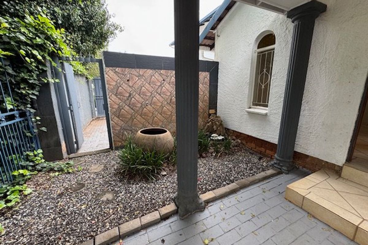 Spacious Family Home with Multiple Living Areas - Photo 2