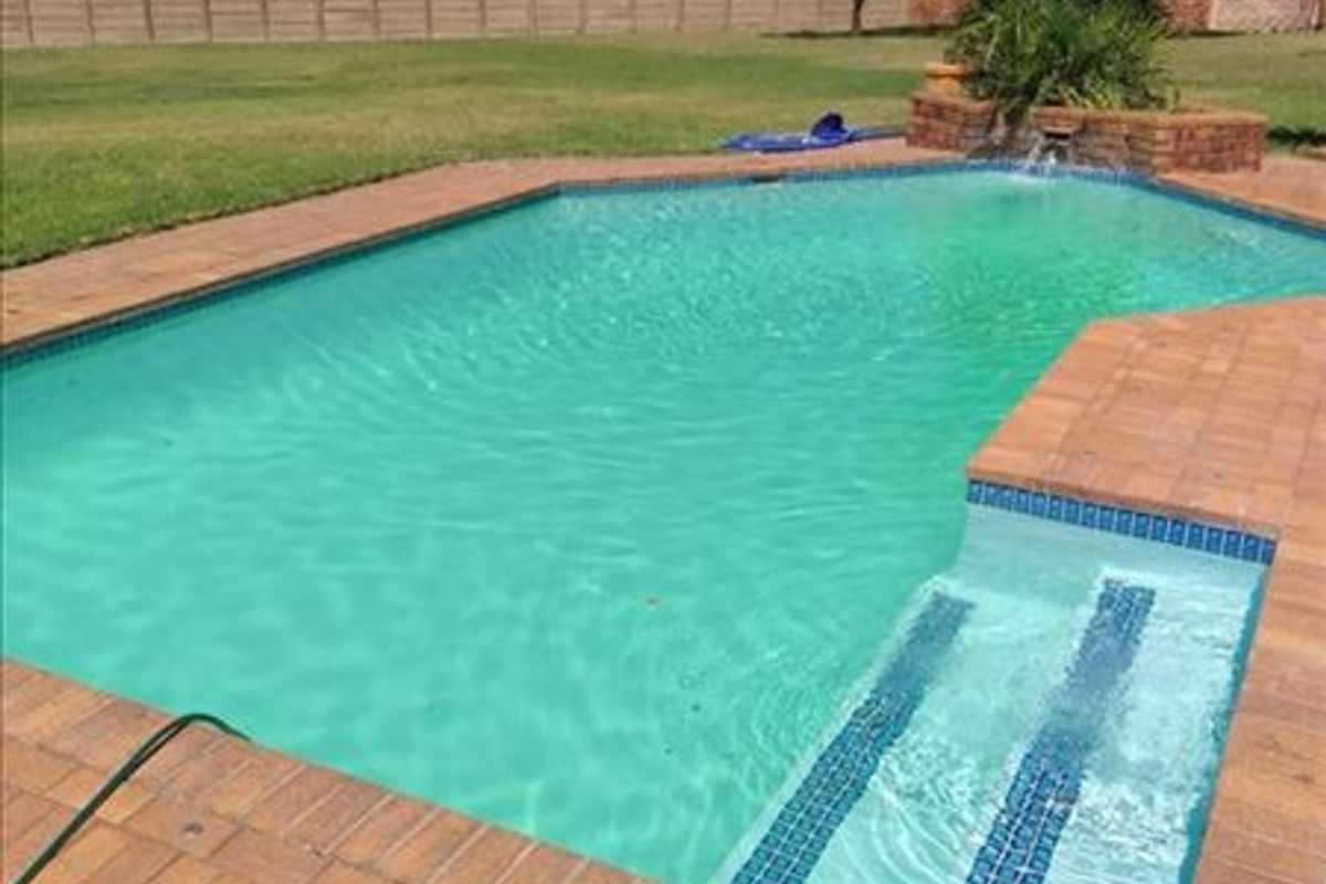 Spacious Dual Dwelling Property with Stunning Views - Photo 3