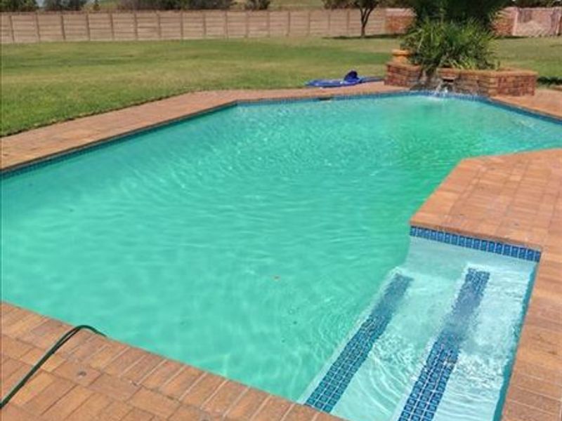 Spacious Dual Dwelling Property with Stunning Views - Photo 3