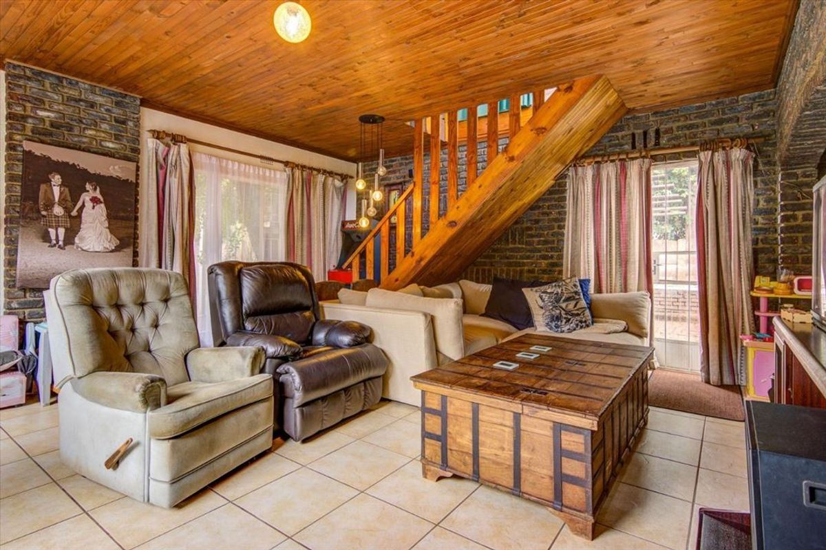 Comfortable Family Home with Spacious Features - Photo 2